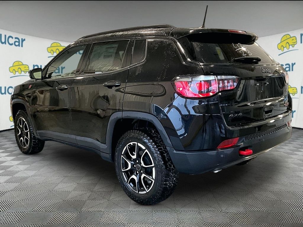 New 2026 Diamond Black Crystal Pearlcoat Jeep Trailhawk image 5