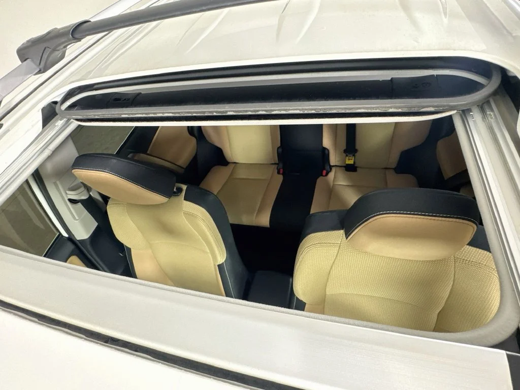 Used 2018 White Toyota XLE image 25