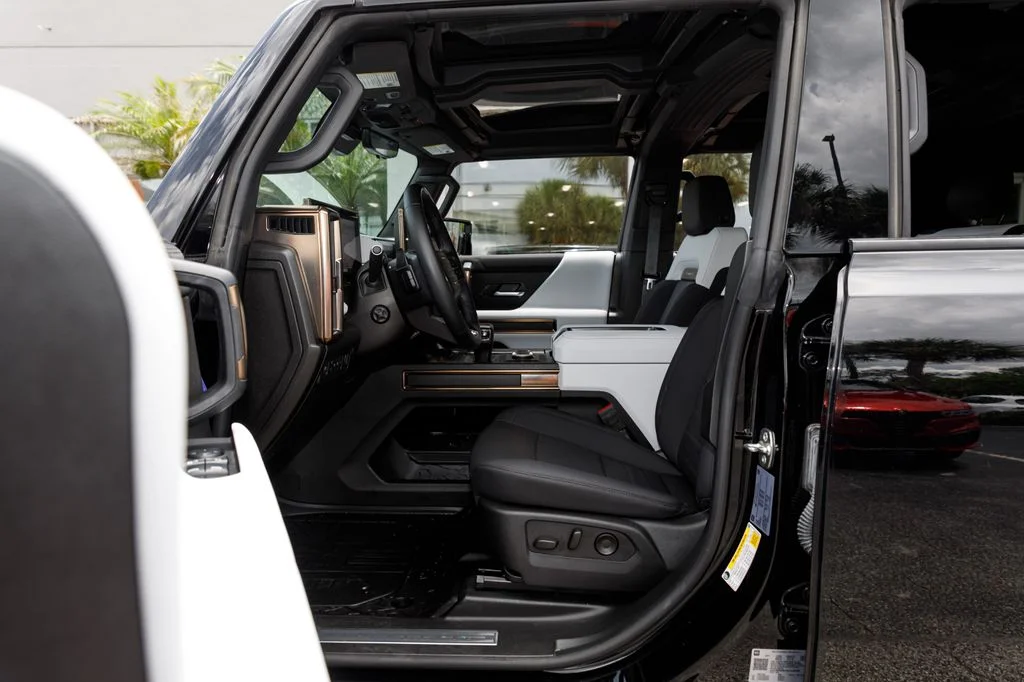 Used 2025 Black GMC 2X image 23