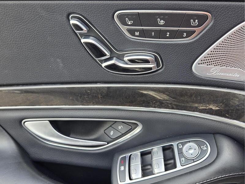 Used 2018 Black MERCEDES-BENZ S 560 SEDAN image 23
