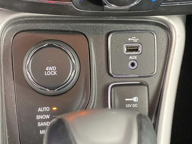 Used 2018 Black Jeep Latitude image 22