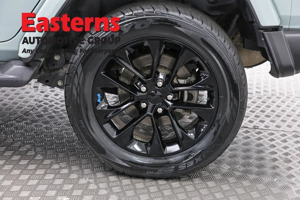 Used 2023 Gray Jeep Sahara 4xe image 33