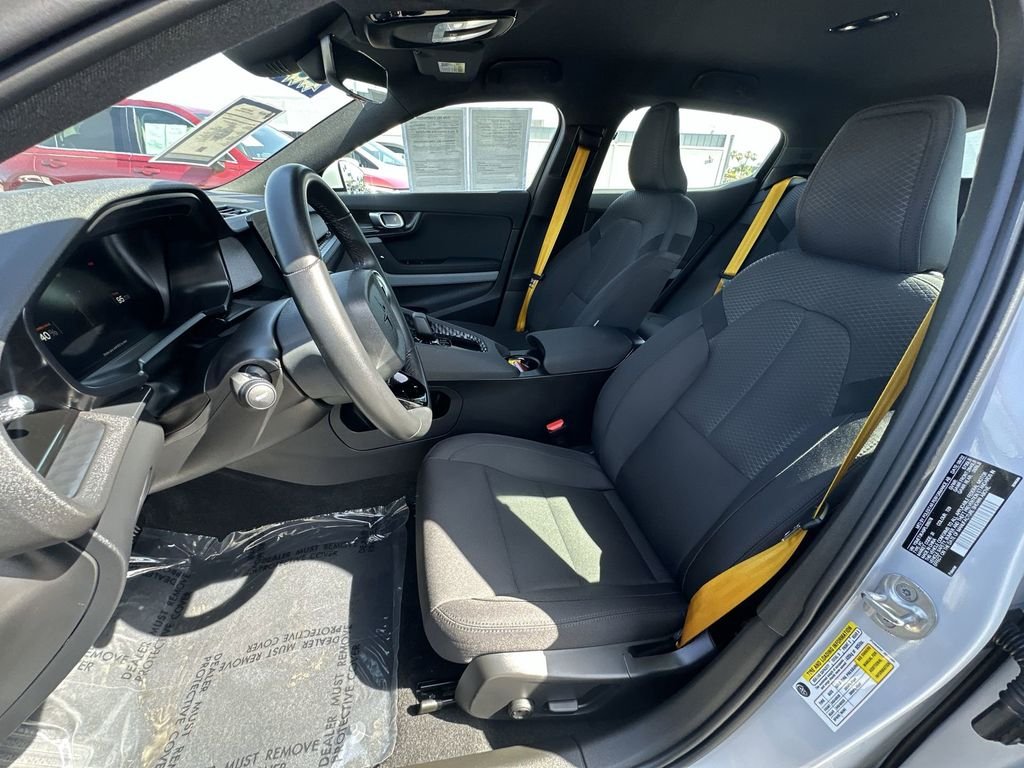 Used 2023 White Polestar Long Range Dual Motor Performance image 19