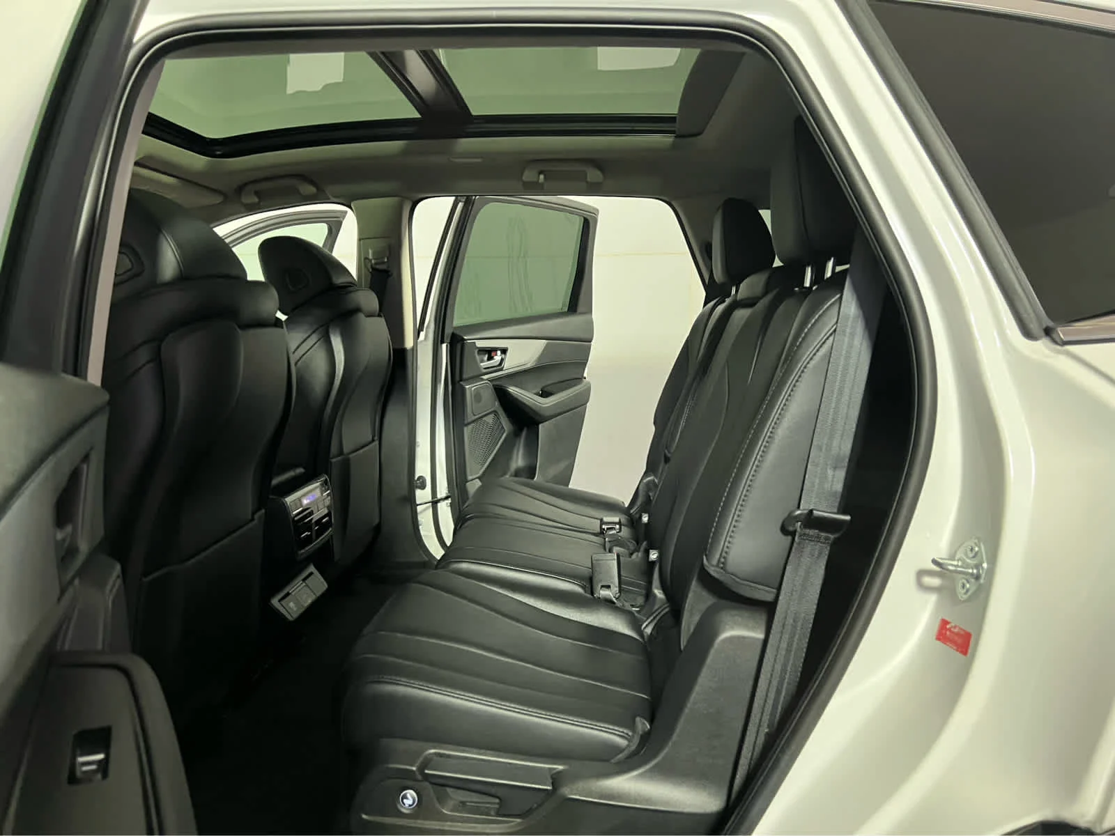 Certified Used 2025 Platinum White Pearl Acura  image 25