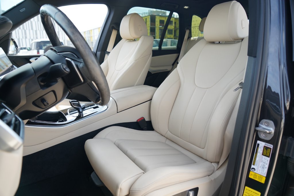 Used 2020 Dark Graphite BMW sDrive40i image 11