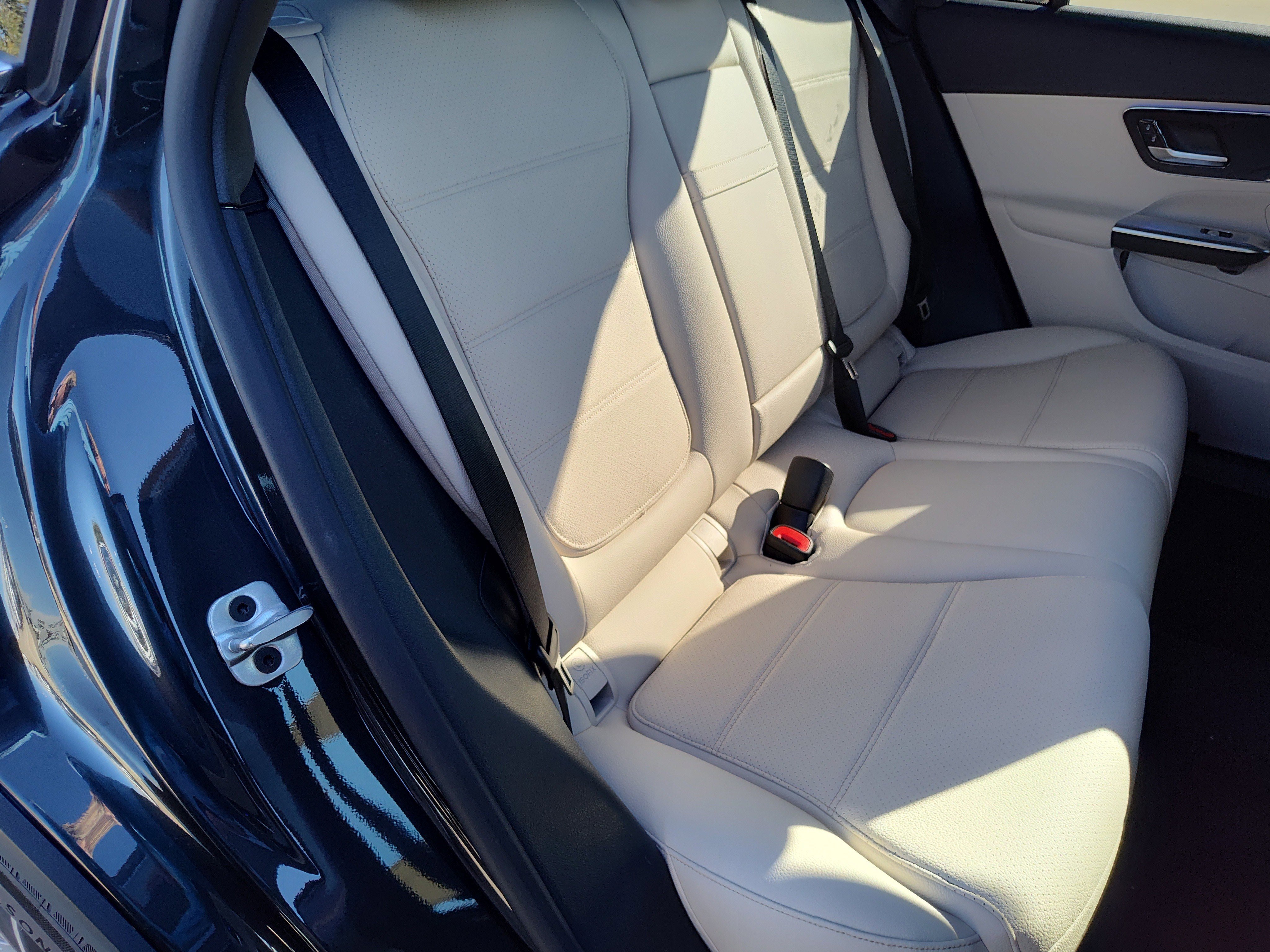 New 2026 Graphite Grey Metallic Mercedes-Benz GLC 300 image 26