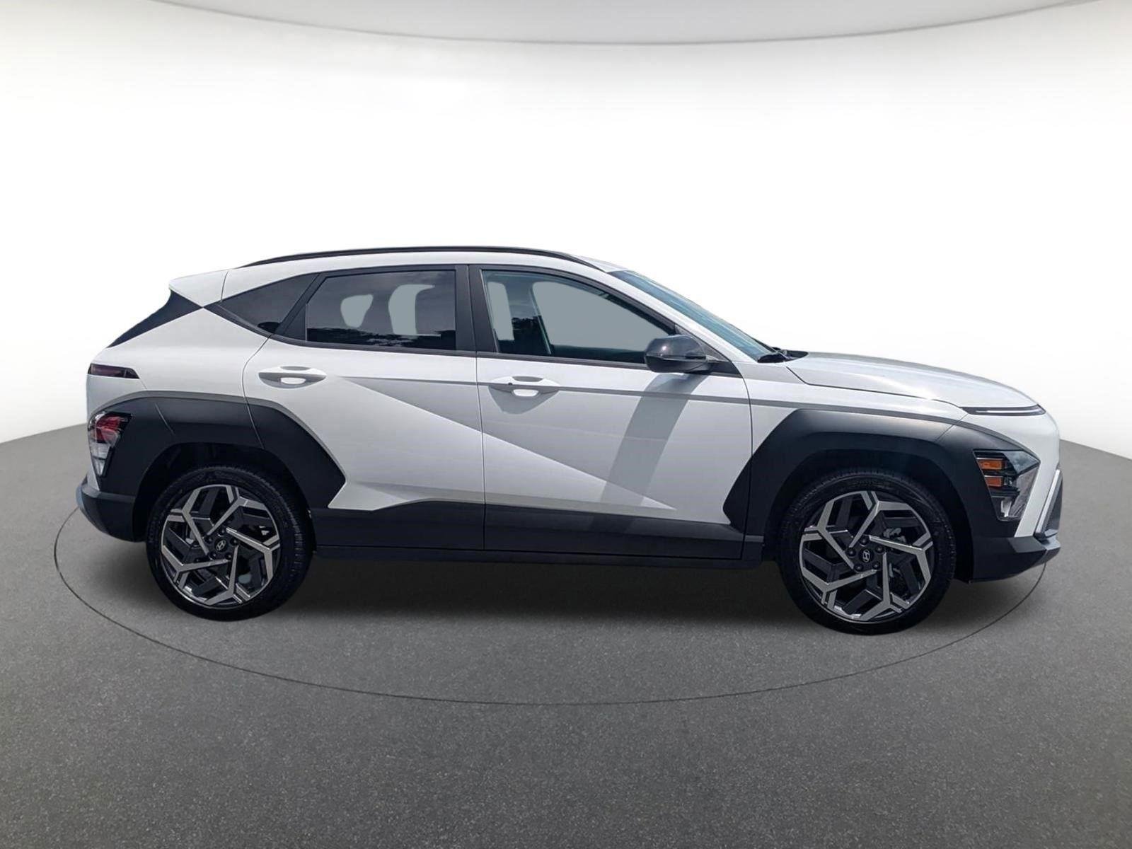 New 2026 Atlas White Hyundai SEL Premium image 4