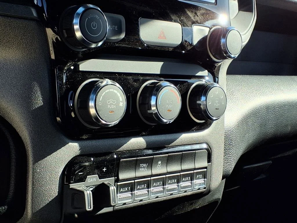 2025 RAM 3500 Chassis Tradesman - Photo 9