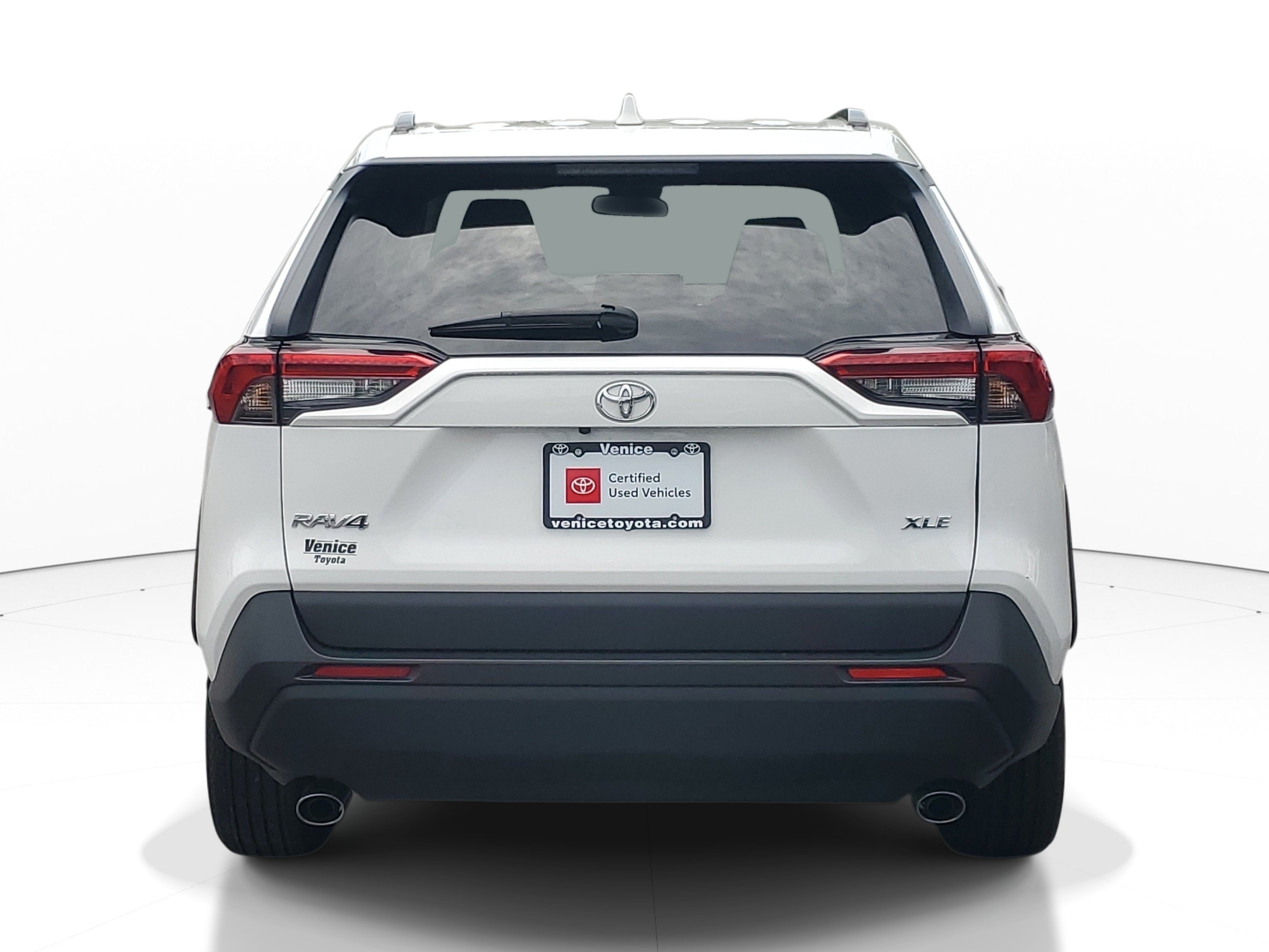 Used 2023 Ice Cap Toyota XLE image 4