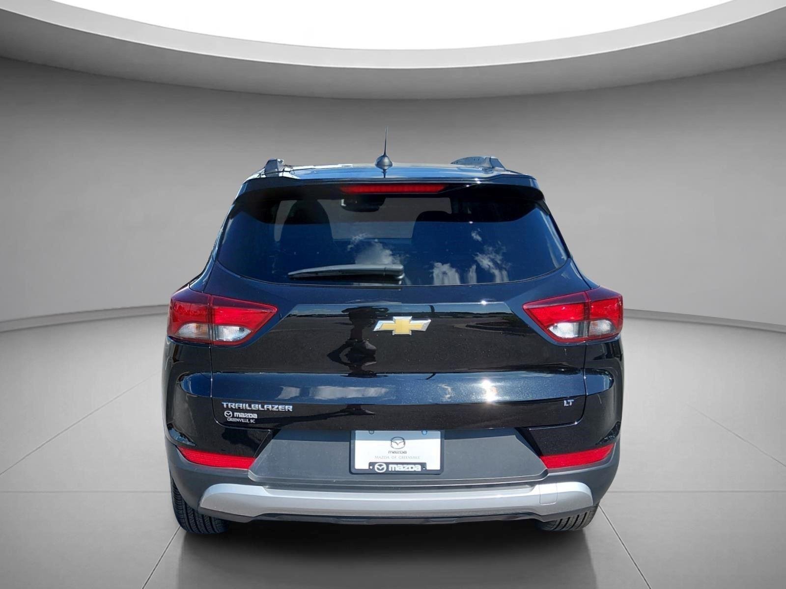 Used 2025 Mosaic Black Metallic Chevrolet LT image 4