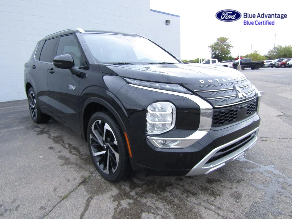 Certified Used 2024 Labrador Black Pearl Mitsubishi SEL image 9