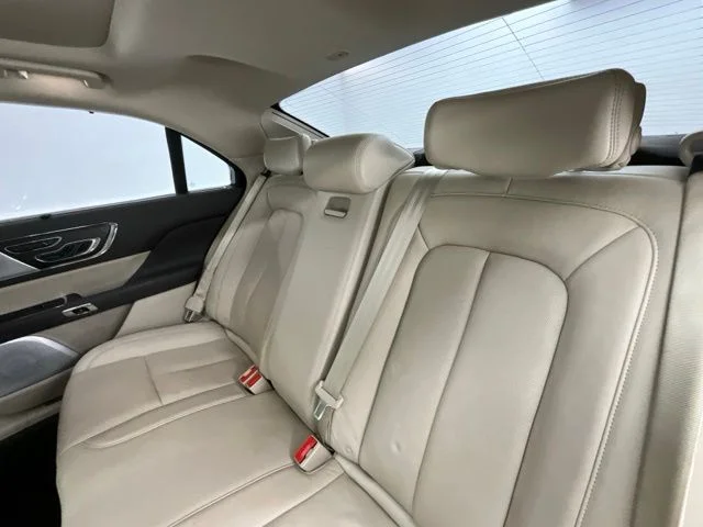 Used 2017 Black Lincoln Reserve image 6