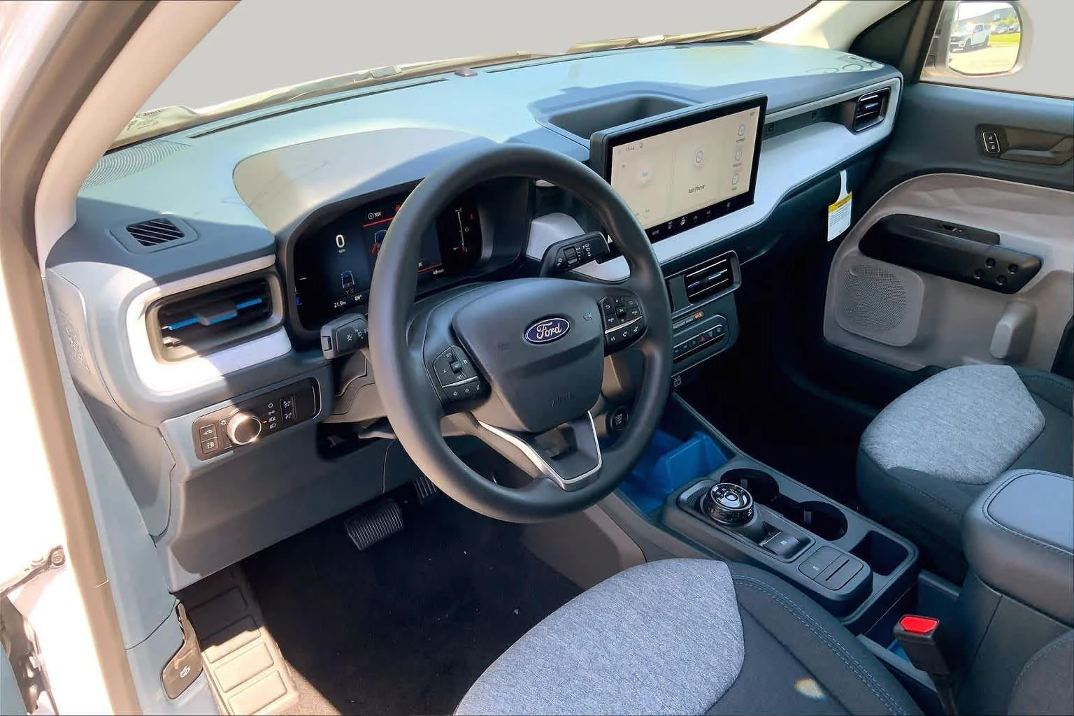 New 2026 Oxford White Ford XLT image 9