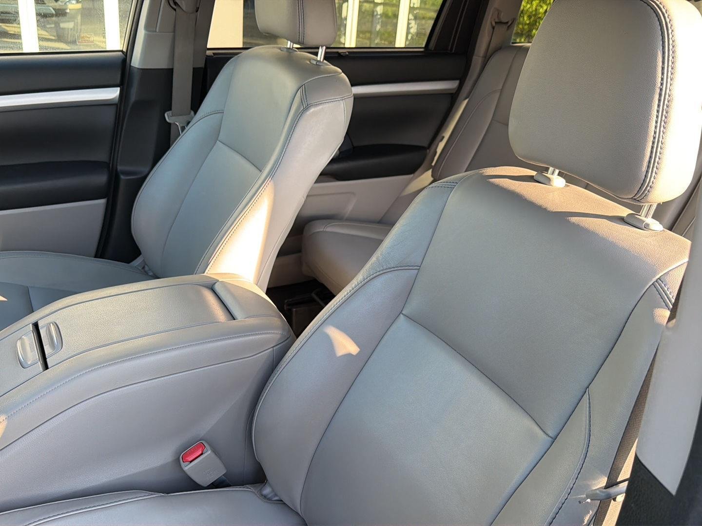 Used 2017 Midnight Black Metallic Toyota XLE image 30