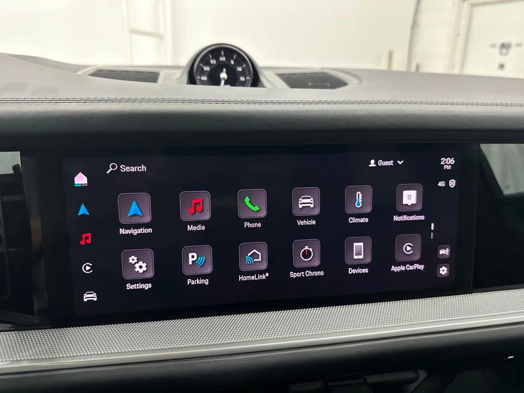 Used 2024  Porsche Base image 16