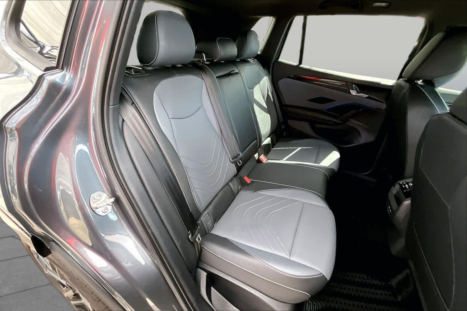 Used 2025 Platinum Gray Metallic Volkswagen SE R-Line Black image 20