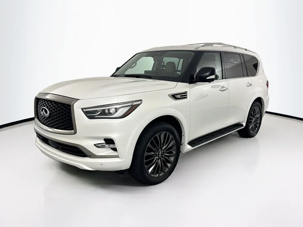 Used 2024 White INFINITI Premium Select image 1