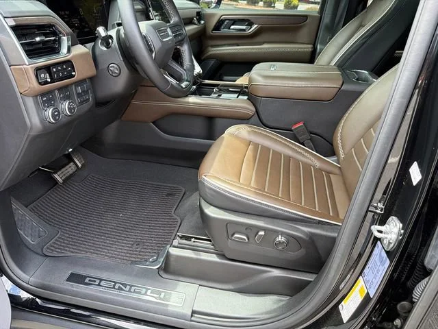 Used 2025 Onyx Black GMC Denali Ultimate image 9