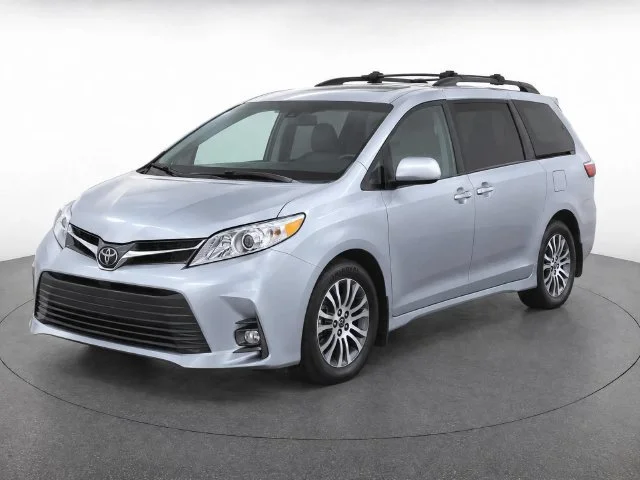 Used 2019 Celestial Silver Metallic Toyota XLE Auto Access Seat image 2