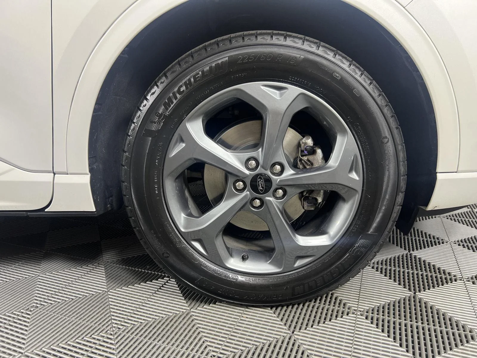 Used 2023 Star White Metallic Tri-Coat Ford ST-Line image 12