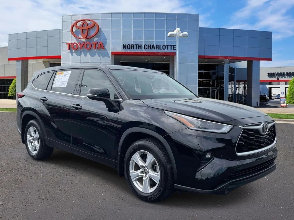 2021 Toyota Highlander LE 4x2 V6's photo