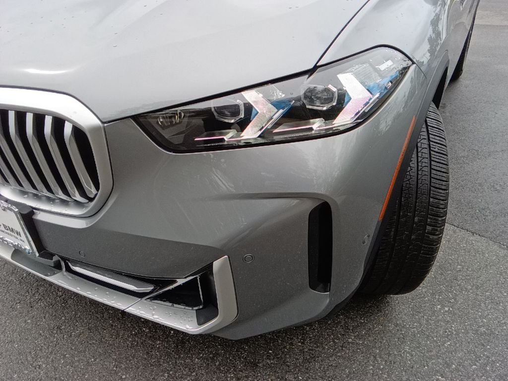 Used 2026 Skyscraper Grey Metallic BMW xDrive40i image 31