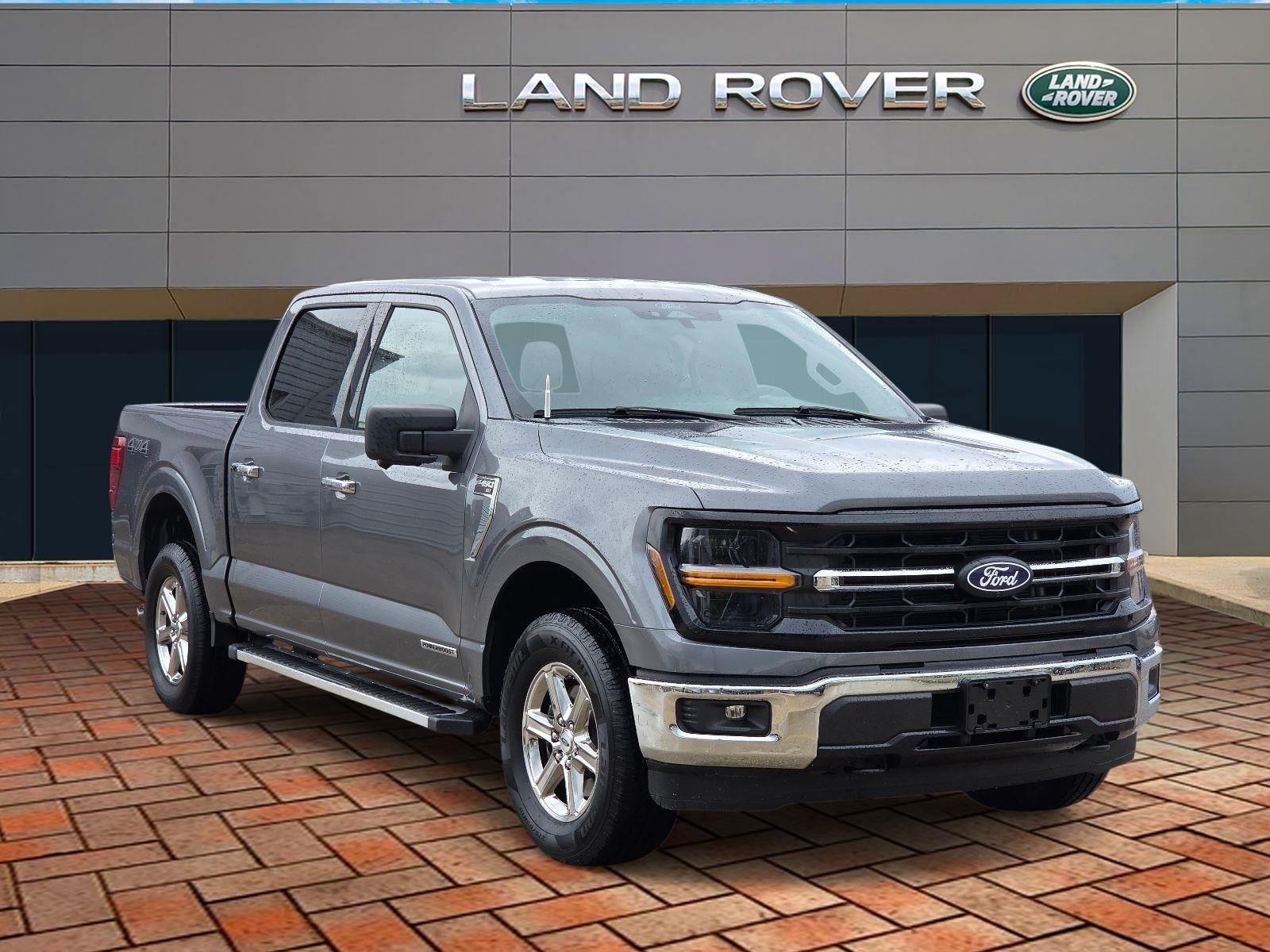 Used 2024 Oxford White Ford XLT image 3