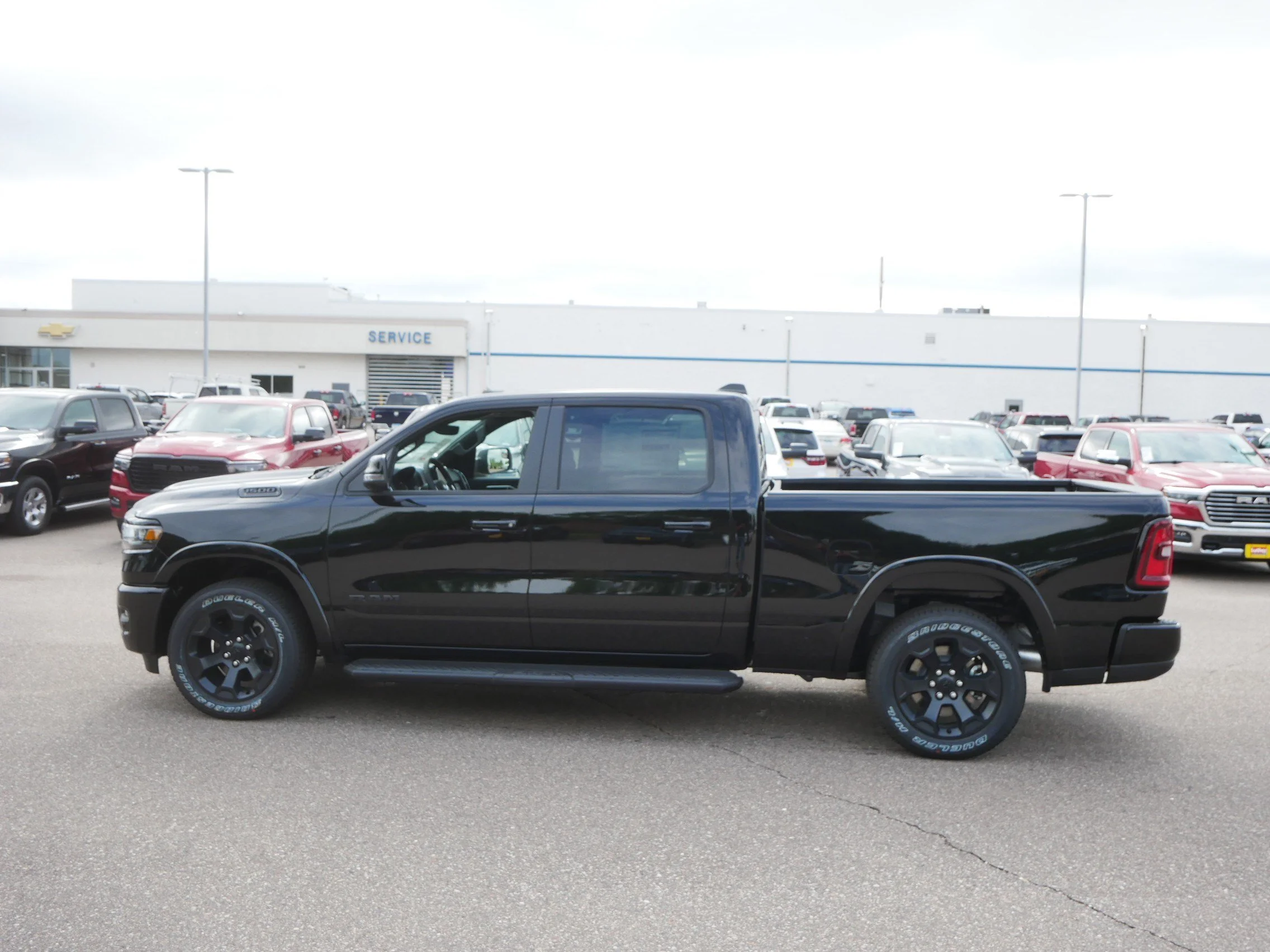 New 2026 Diamond Black Crystal Pearl-Coat Exterior Paint RAM Big Horn image 2