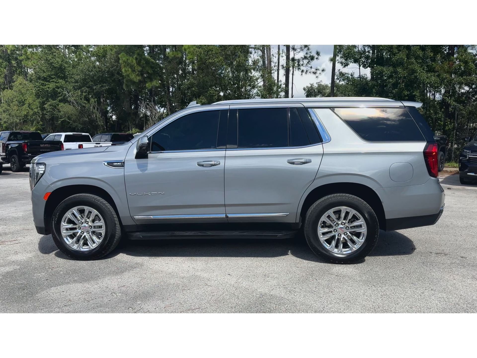 2023 GMC Yukon SLT - Photo 6