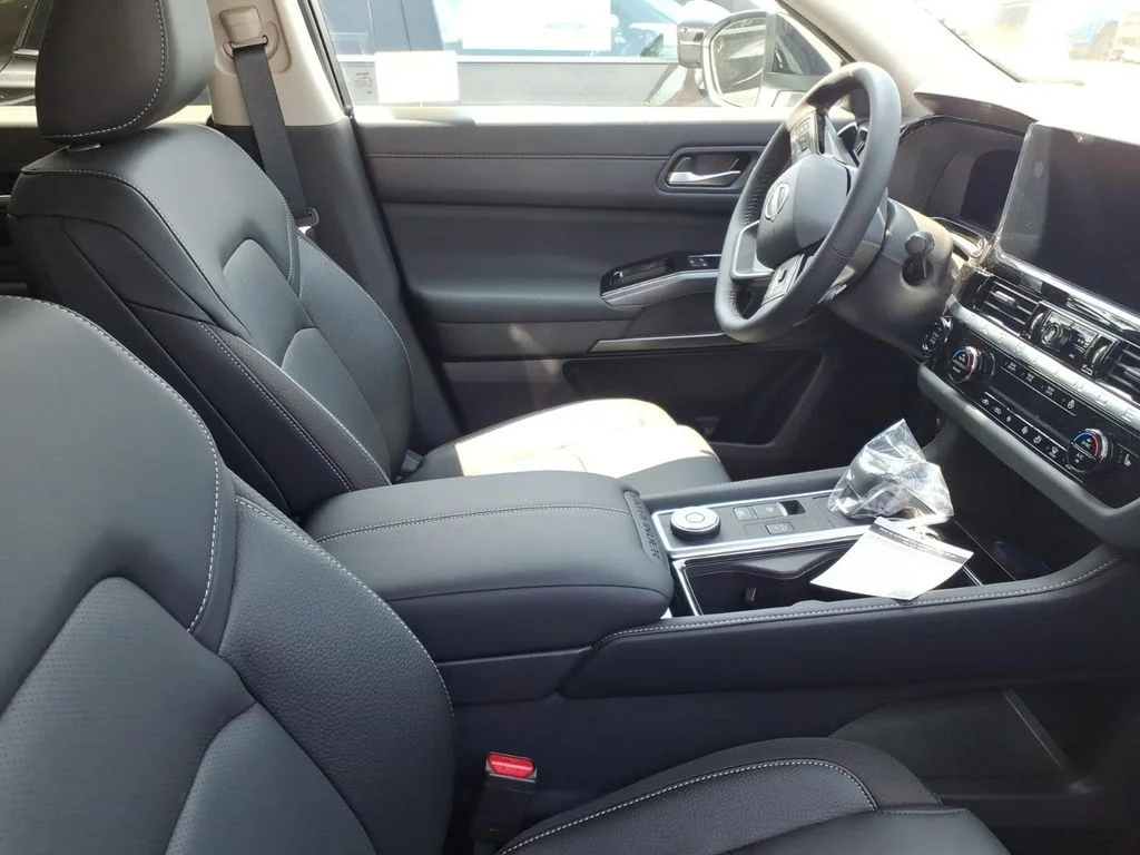 New 2026 Everest White Pearl TriCoat Nissan SL image 12