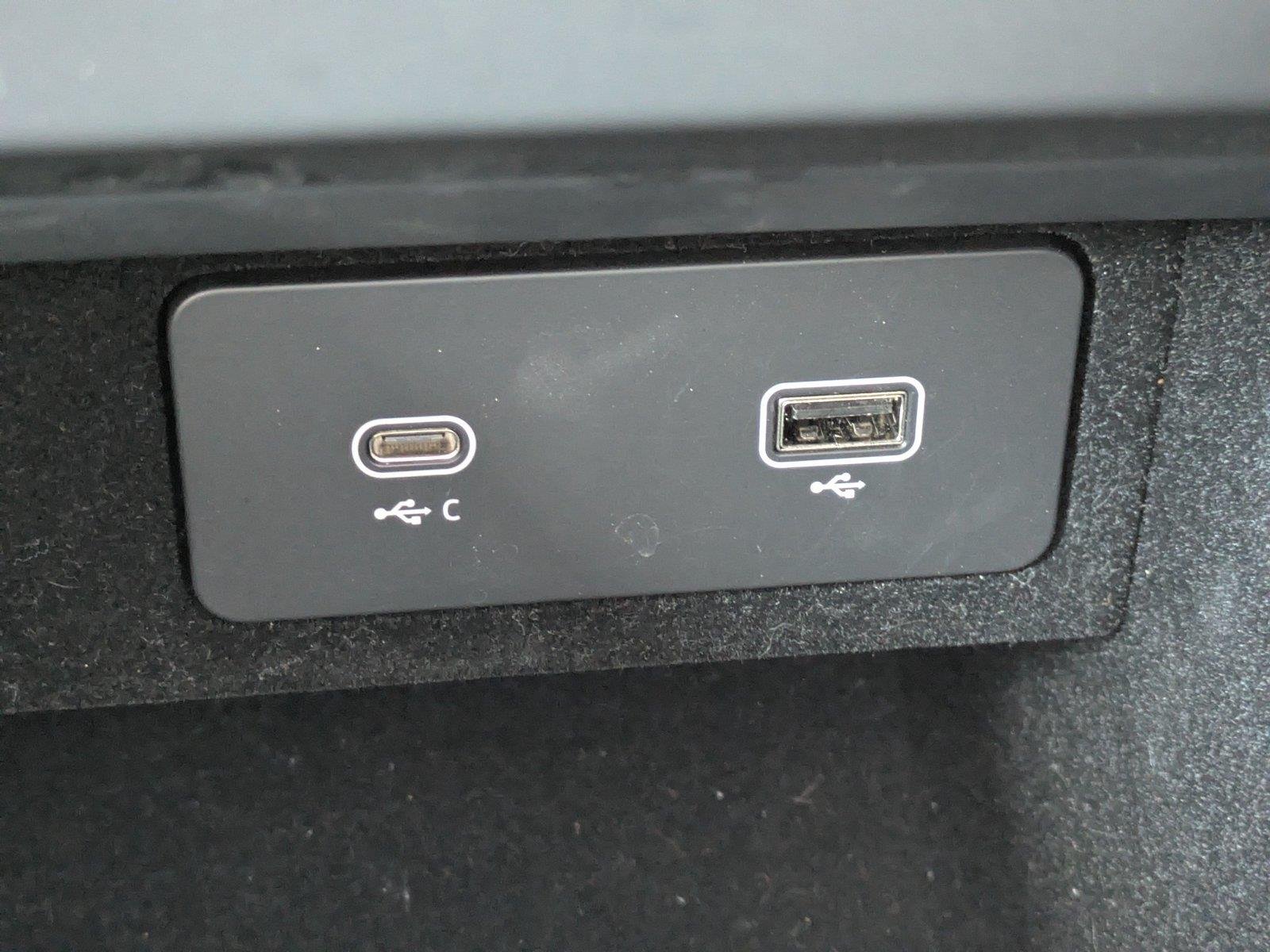 Used 2024 Fuji White Land Rover SE image 22