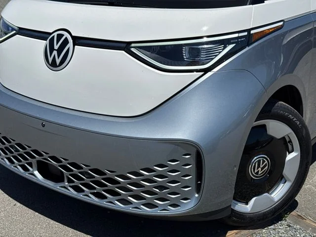 New 2025 Metro Silver W/Candy White Upper Volkswagen Pro S Plus image 8