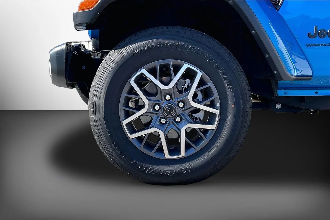 Certified Used 2025 Blue Jeep Sahara image 31