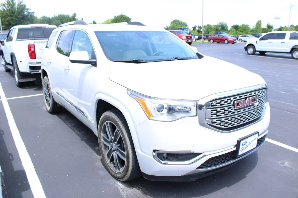 Used 2019 White Frost Tri-Coat GMC Denali image 3