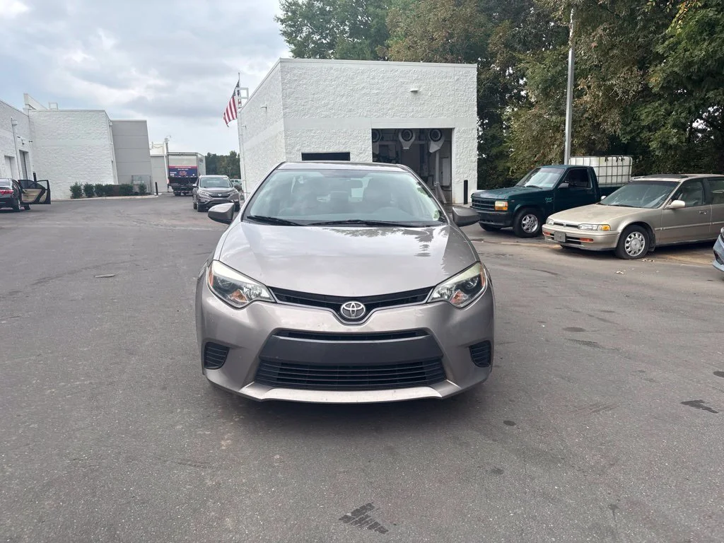 Used 2015 Brown Toyota LE image 2