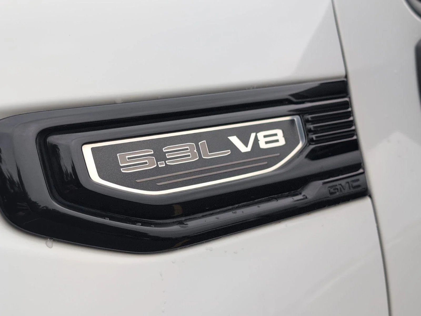 Used 2023 Summit White GMC Elevation image 34