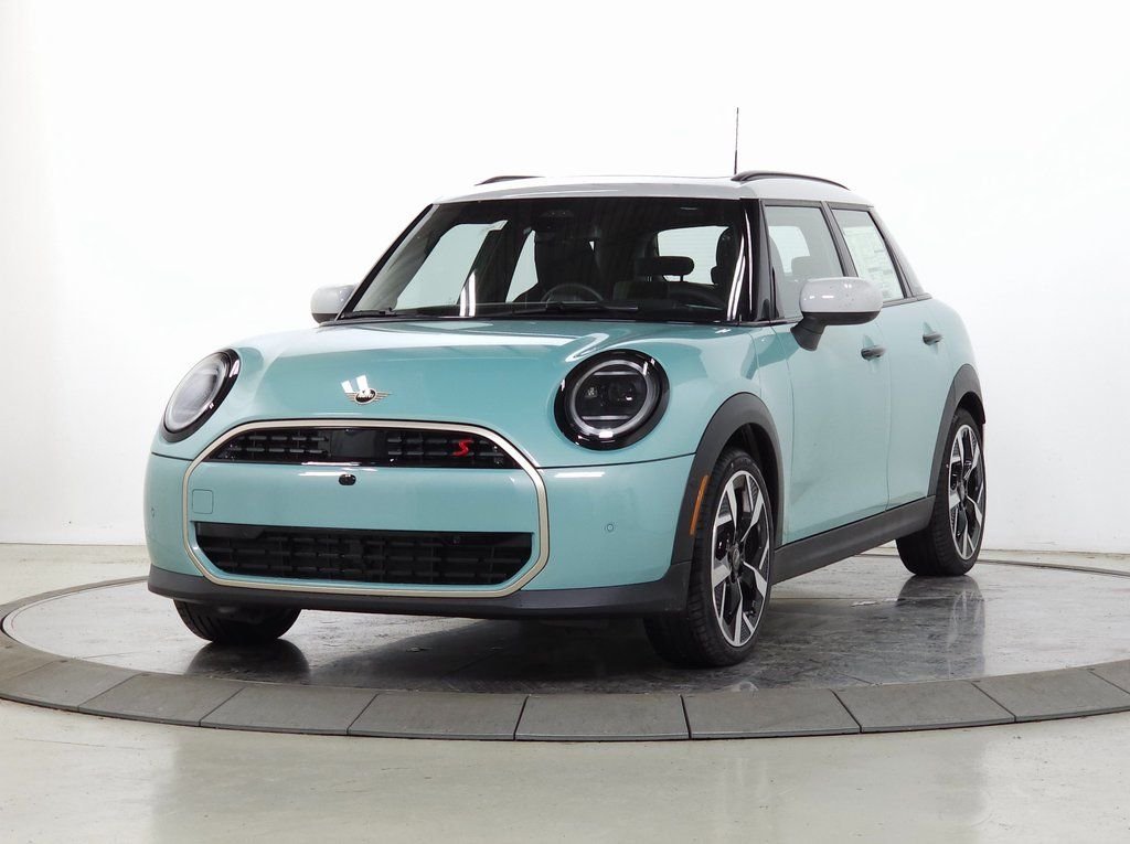 New 2026 Green Metallic MINI Iconic image 3