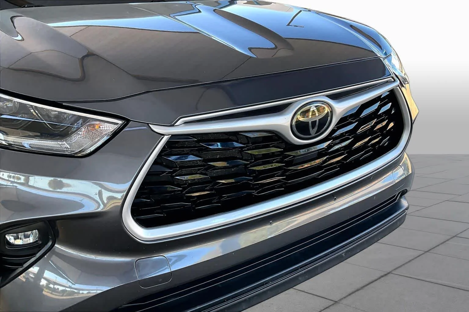 Used 2021 Magnetic Gray Metallic Toyota XLE image 30