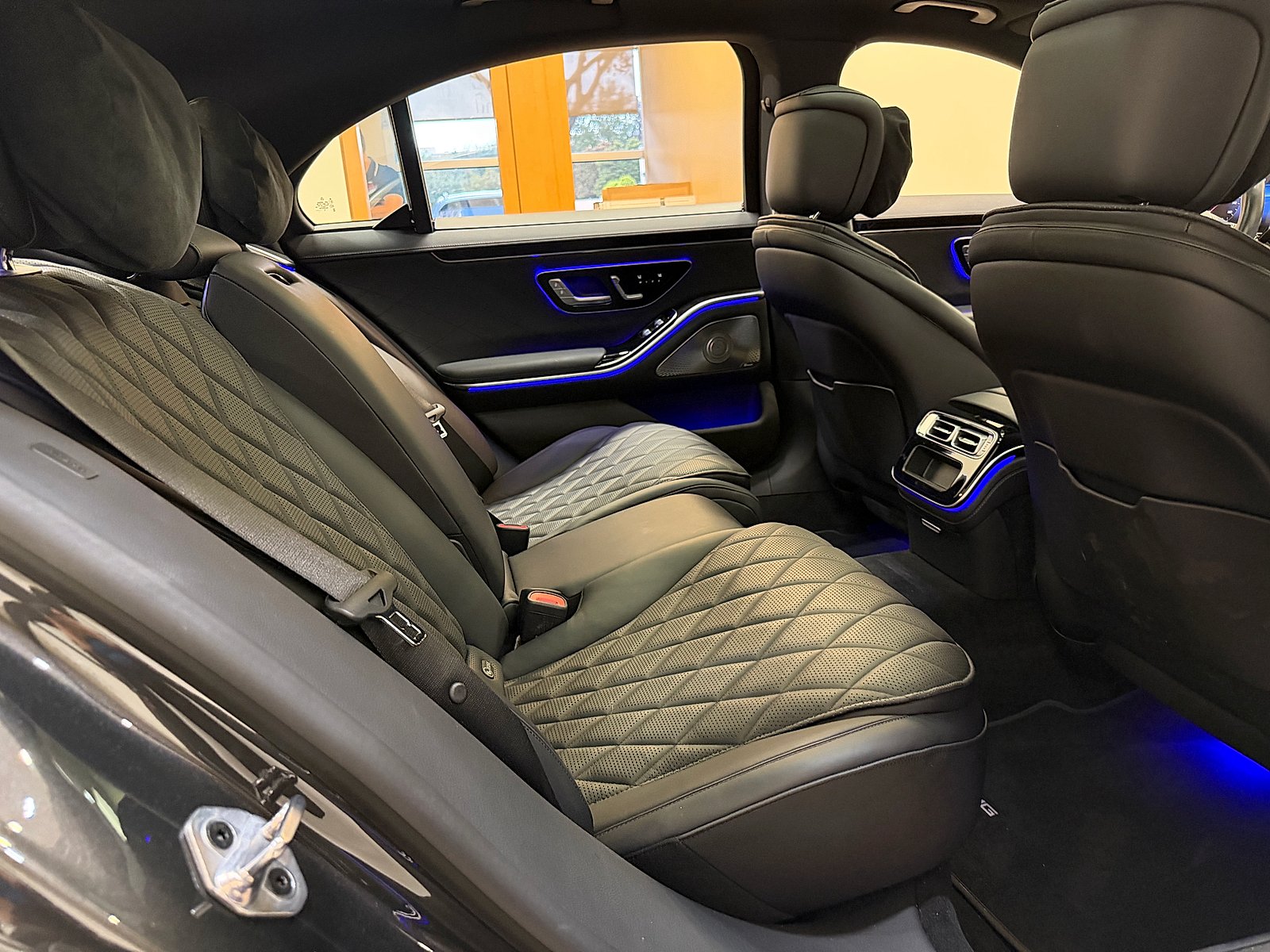 Certified Used 2023 Graphite Grey Mercedes-Benz 4MATIC® image 14