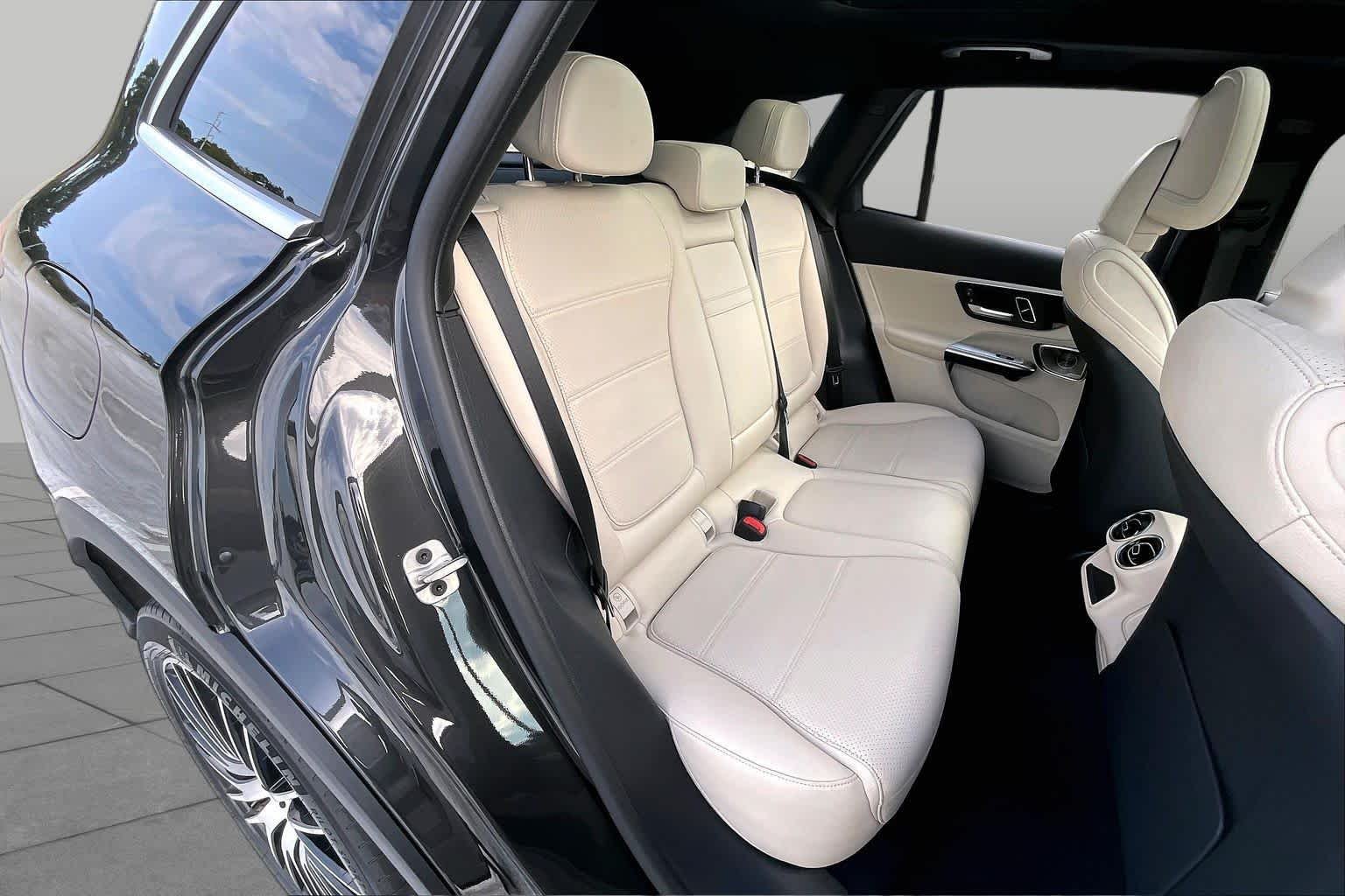 Used 2024 Graphite Grey Metallic Mercedes-Benz GLC 300 image 19