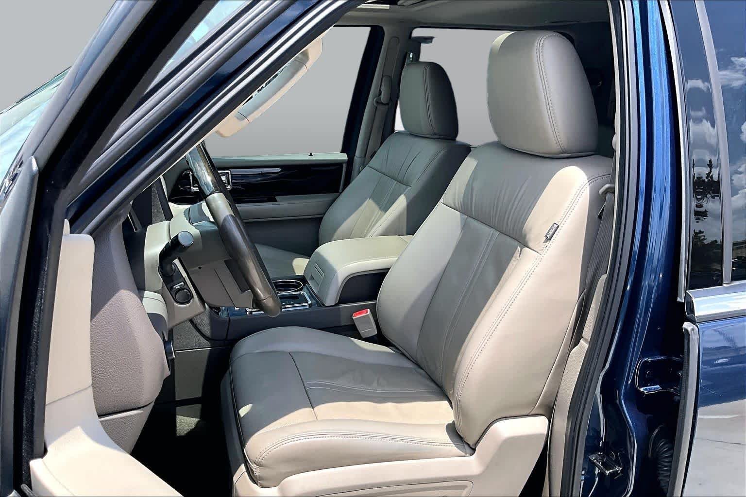 Pre-Owned 2017 Lincoln Navigator Select