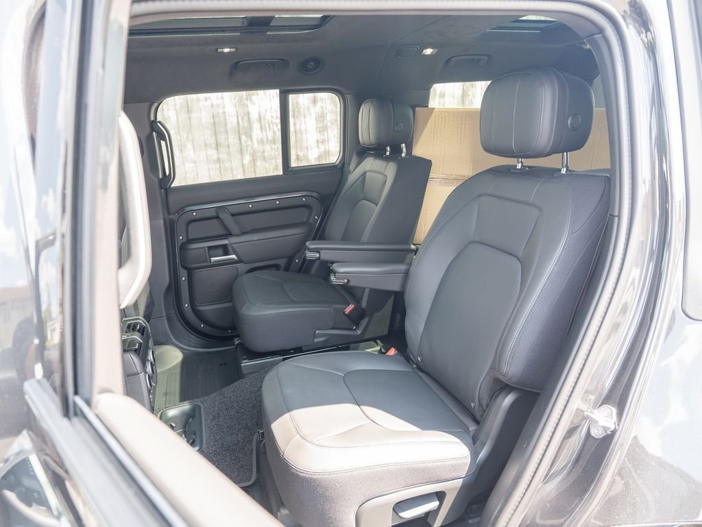 New 2026 Gray Land Rover V8 image 22