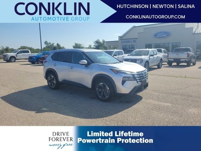 Used 2025 Silver Nissan SV image 1
