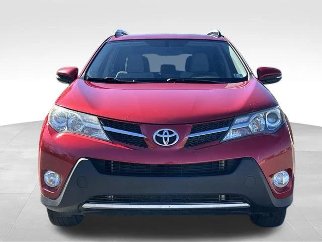 Used 2015 Red Toyota XLE image 5