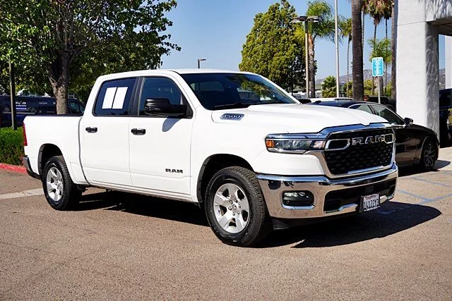 Used 2025 White Ram Big Horn/Lone Star image 6