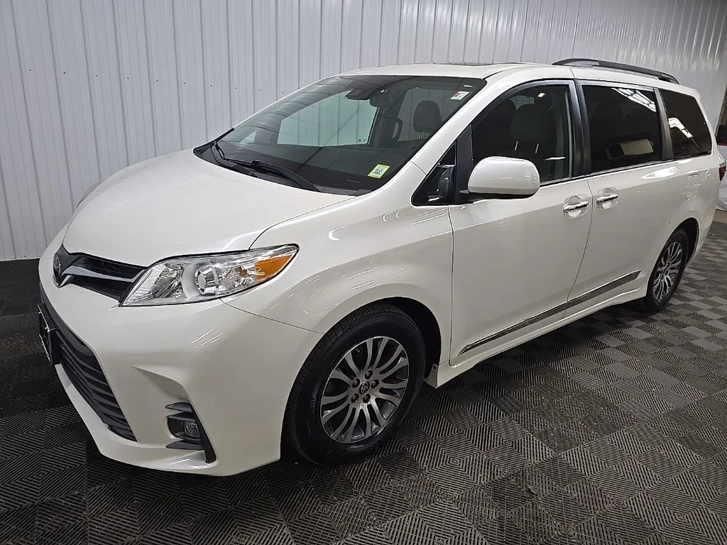 Used 2020 White Toyota XLE image 8