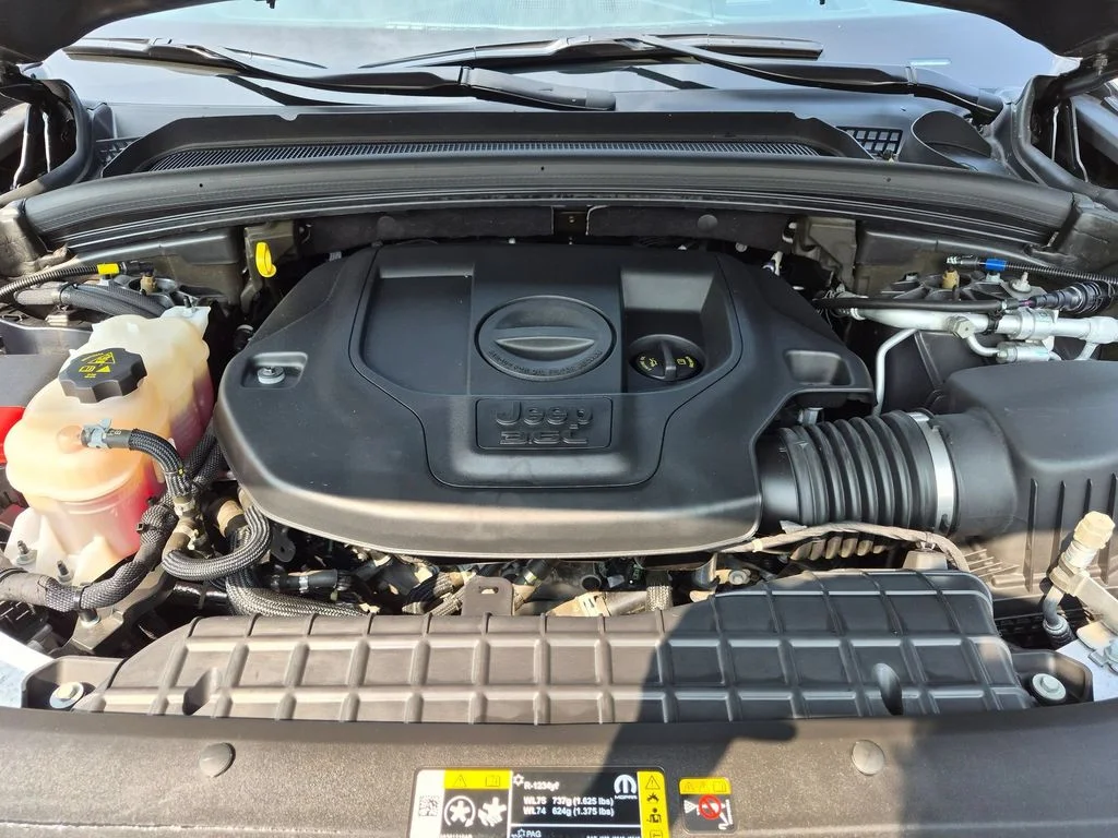 Used 2022 Gray Jeep Overland image 33