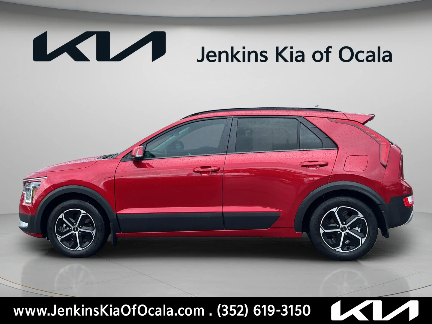 Used 2024 Runway Red Kia EX image 6
