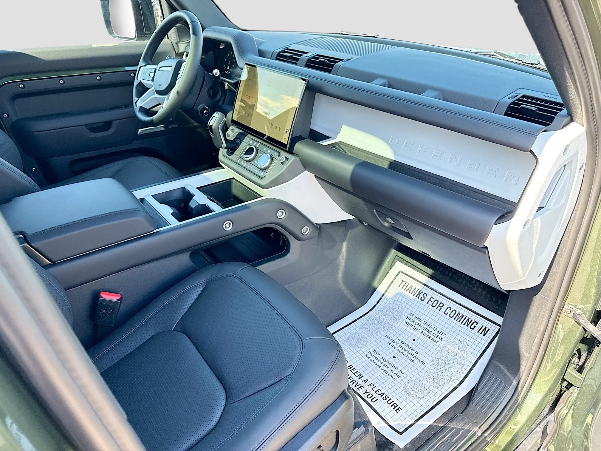 New 2026 Woolstone Green Metallic Land Rover X-Dynamic SE image 13