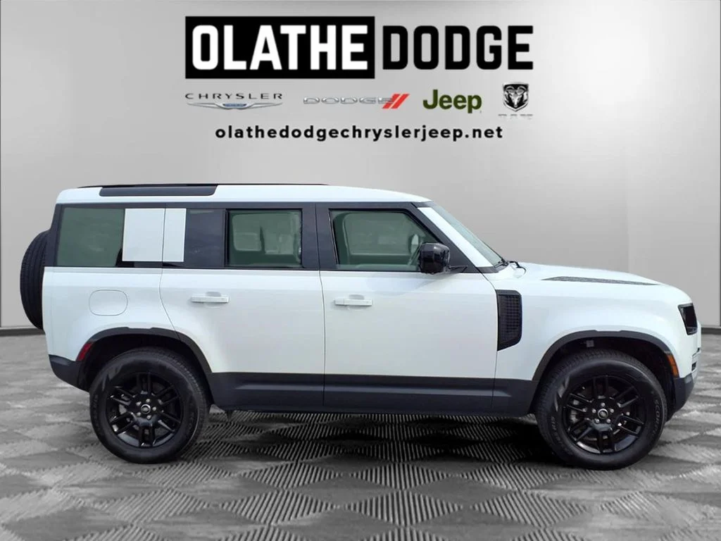 Used 2025 White Land Rover S image 27